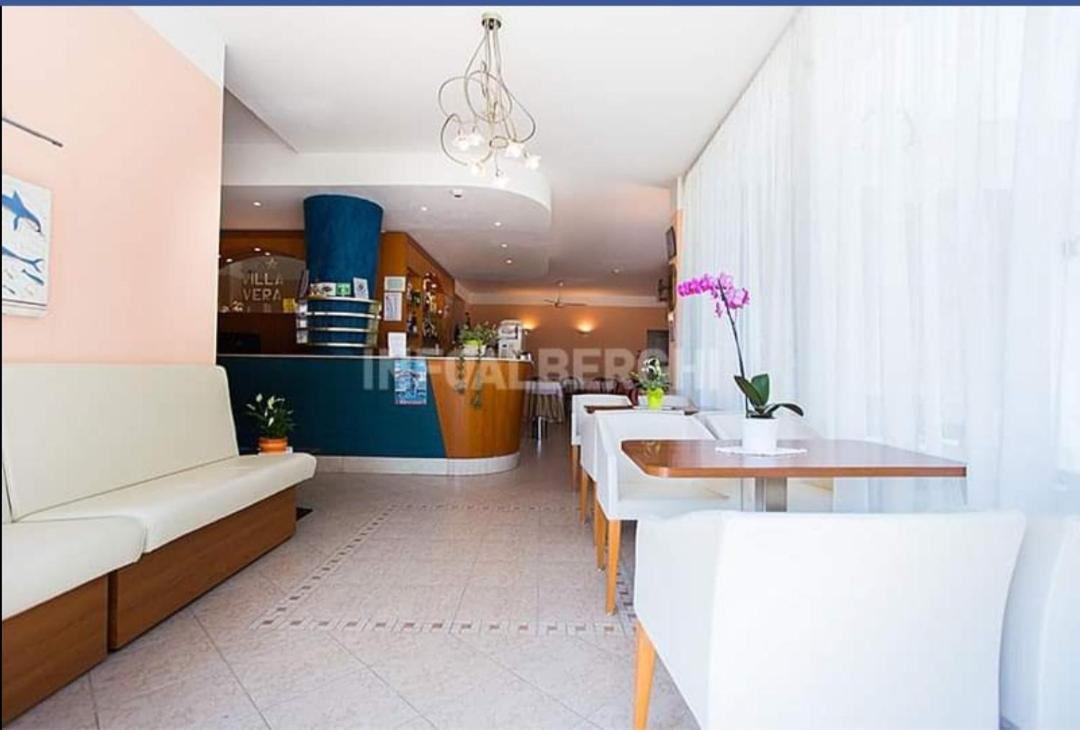 Hotel Villa Vera Rimini Exteriör bild