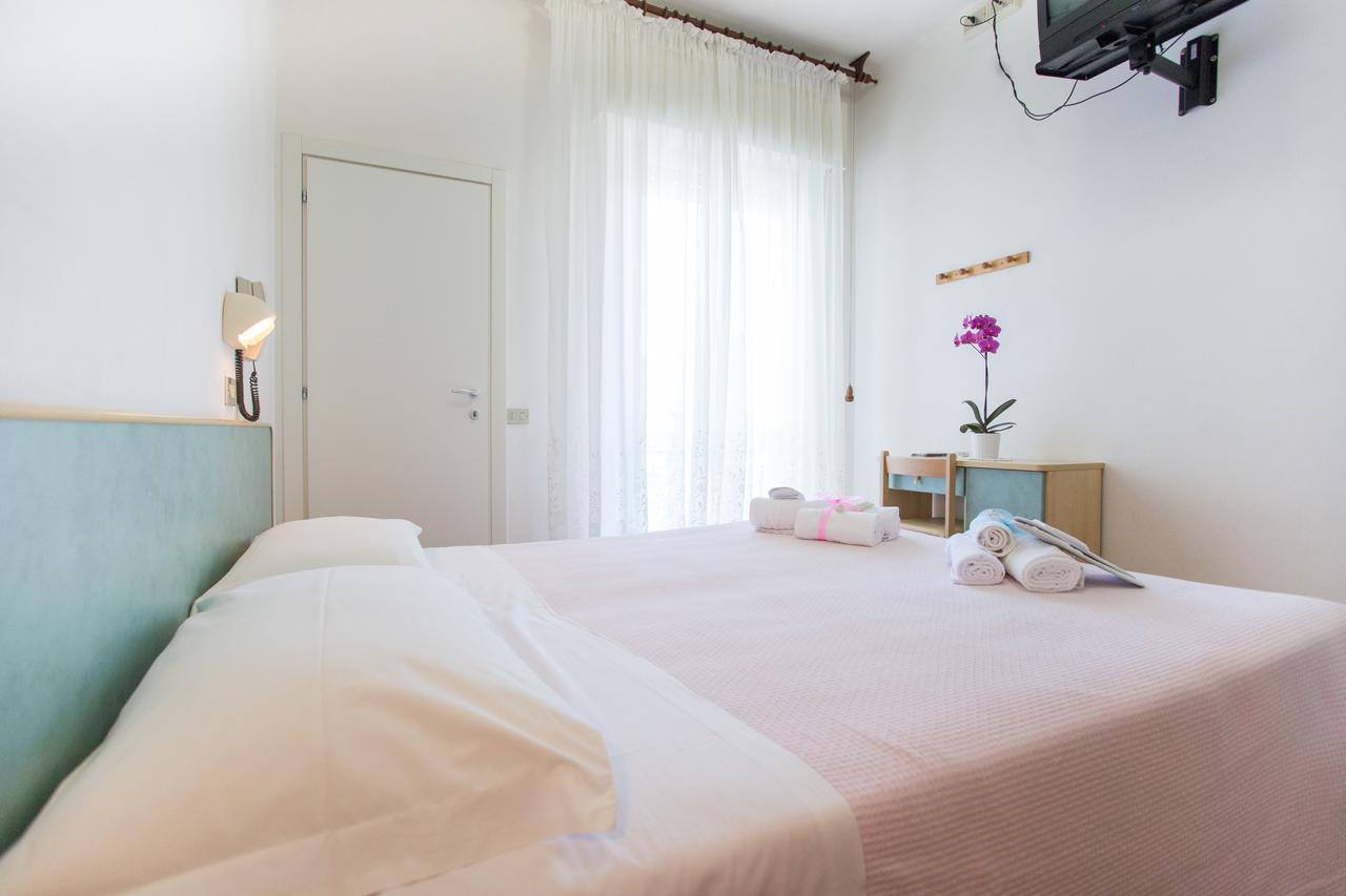 Hotel Villa Vera Rimini Exteriör bild