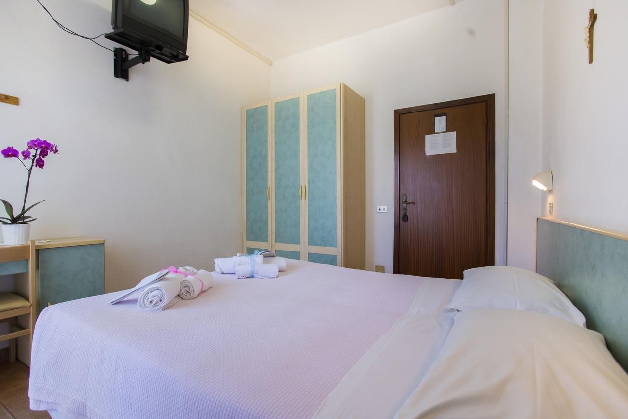 Hotel Villa Vera Rimini Exteriör bild