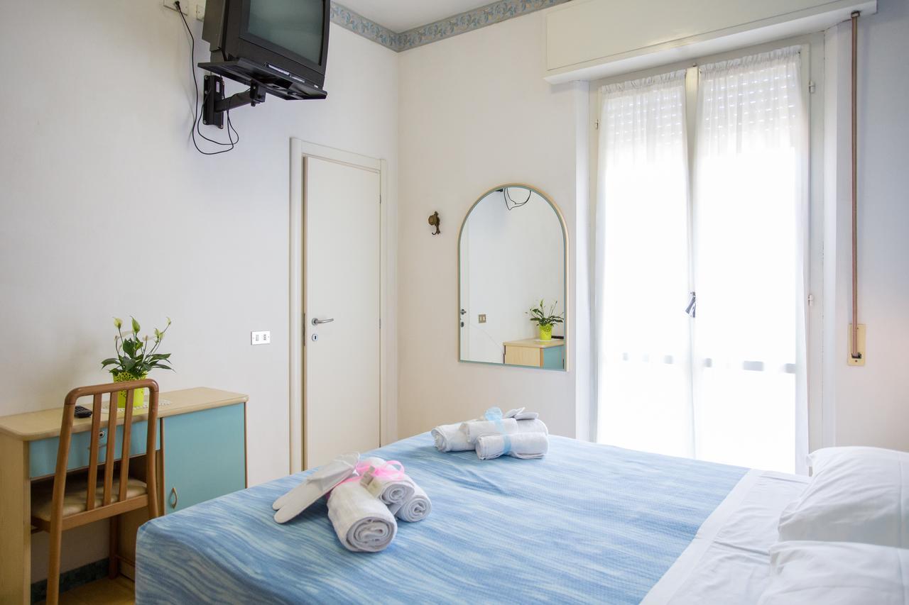 Hotel Villa Vera Rimini Exteriör bild