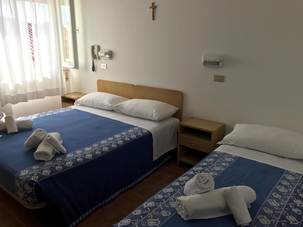 Hotel Villa Vera Rimini Exteriör bild