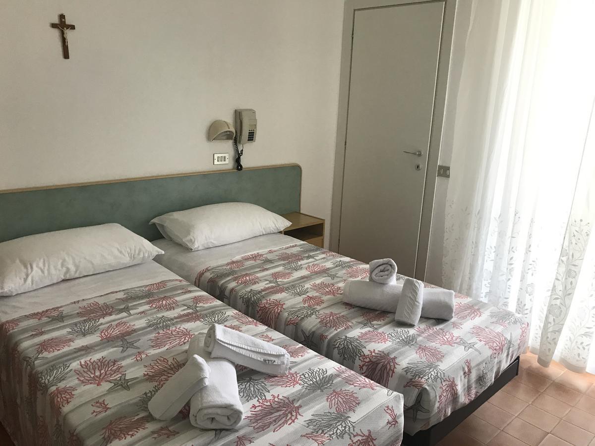 Hotel Villa Vera Rimini Exteriör bild